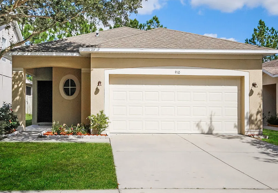 910 Larwood Pine Dr