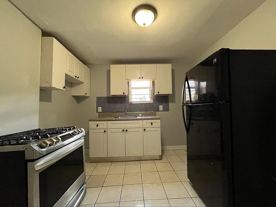 133 Elizabeth Ave #3F