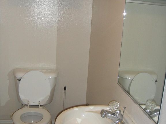 4th image of 607 N Stoneman Ave