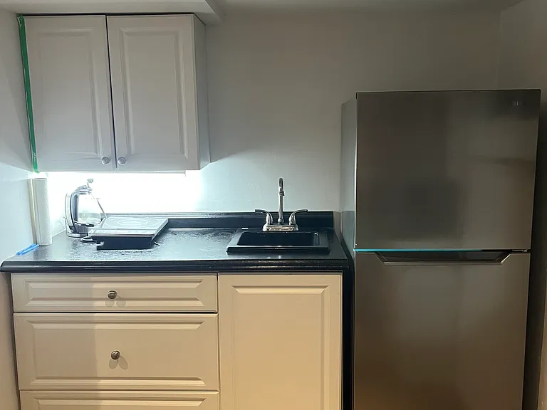 63 Queensbury Ave — Photo 10