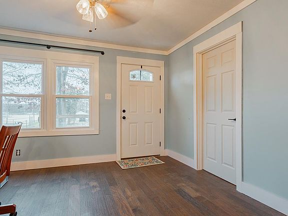 5th image of 566 W Center St