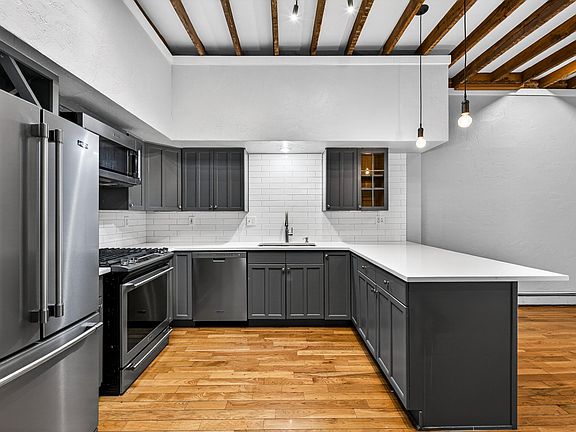 2nd image of 2419 Tremont Pl