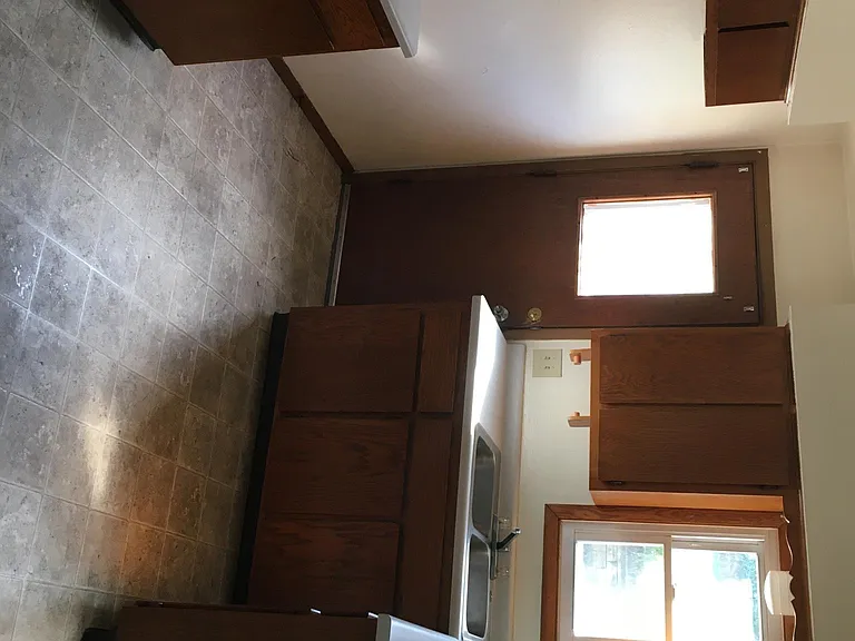 1420 Willow Ln — Photo 3
