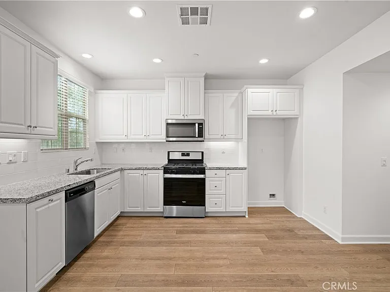 398 Sunrise Ln — Photo 5