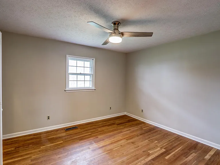 4295 Everett Rd — Photo 12