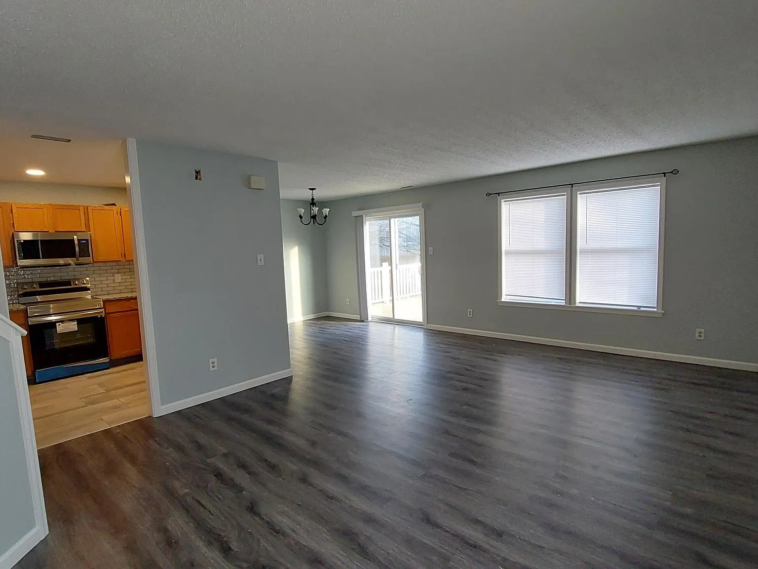 3 bed, 2.5 bath, 1769 sqft, $2,599 — Photo 2