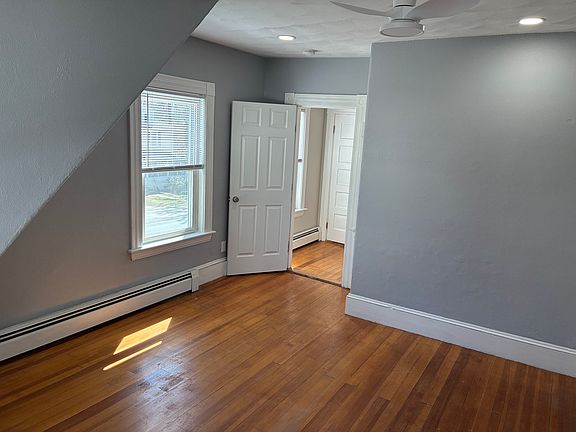 Living Room (facing Main Bedroom)