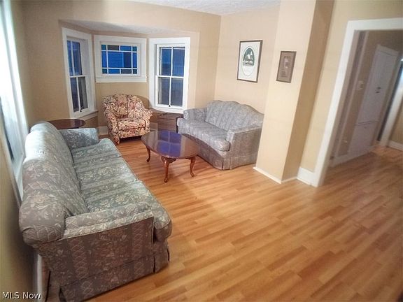 4th image of 4002 Main St