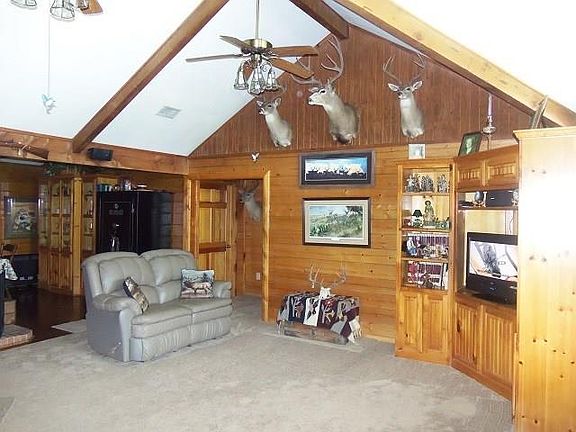 4th image of 3280 Henderson Dr
