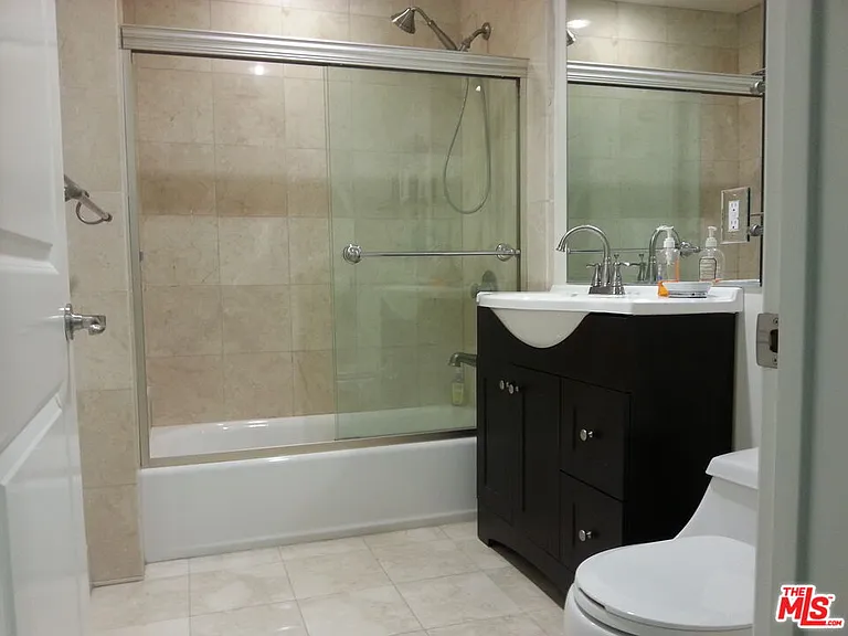 1043 S Kenmore Ave #506 — Photo 1