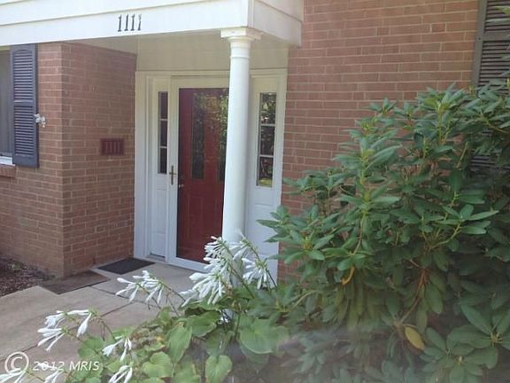 3rd image of 1111 Gladstone Pl