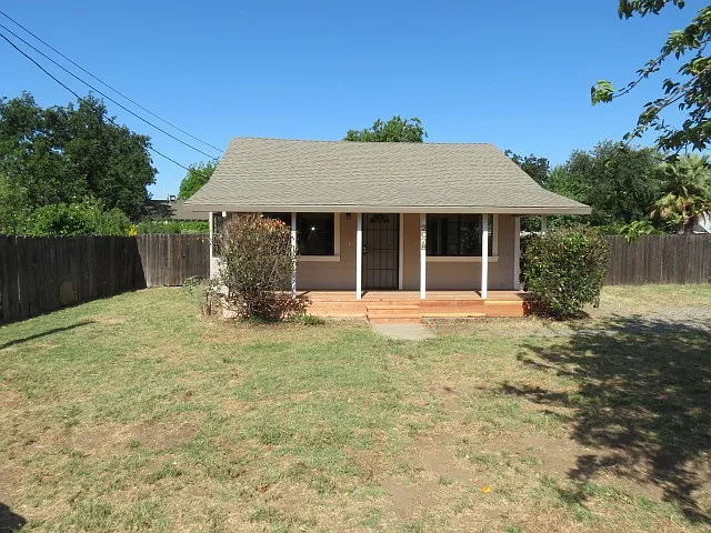 2028 Mulberry St photo 1