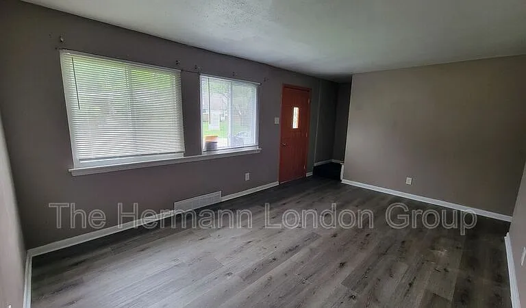 8720 Marcella Ave — Photo 2