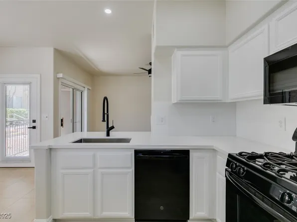 9050 W Warm Springs Rd Unit 1117, Spring Valley, NV 89148