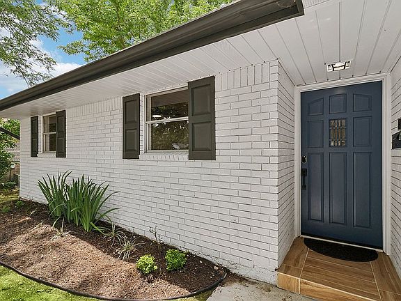 5th image of 1170 Lee St