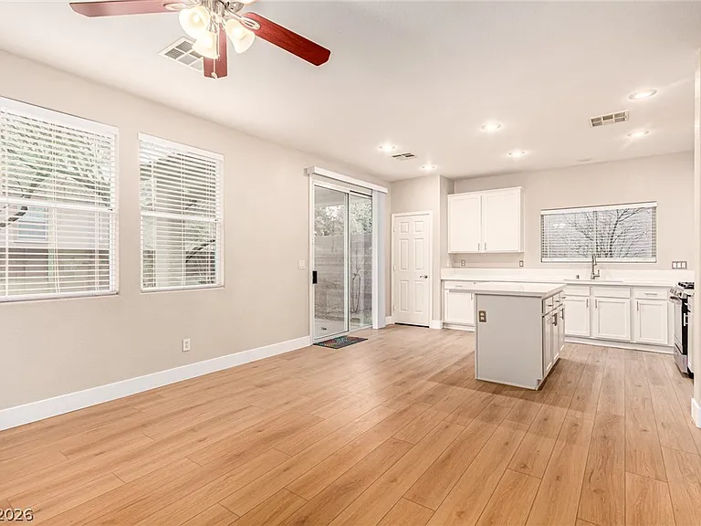 11209 Salentino Ave — Photo 14