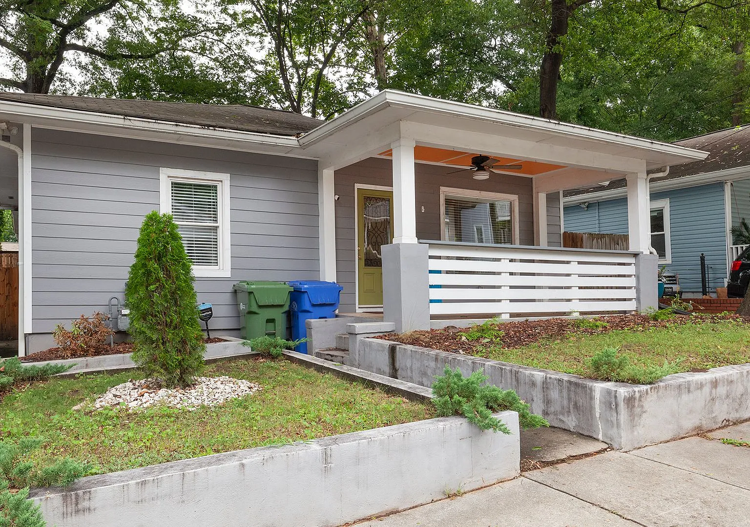 Beautifully Updated 3/2 w/ Large Fenced-In Backyard w/ Deck and Patio! — Photo 2