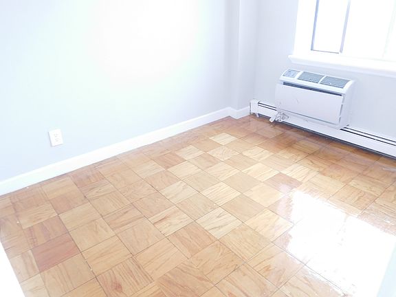 5th image of 14016 34th Ave #610A
