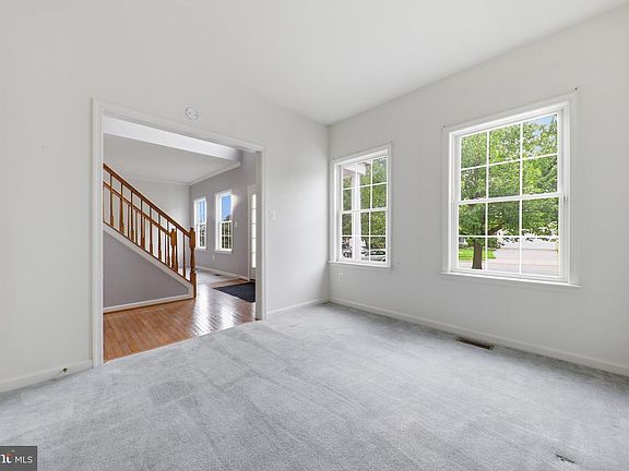 5th image of 909 Bridlewreath Way
