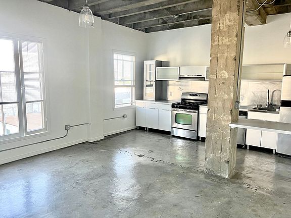 3rd image of 4649 Beverly Blvd #34
