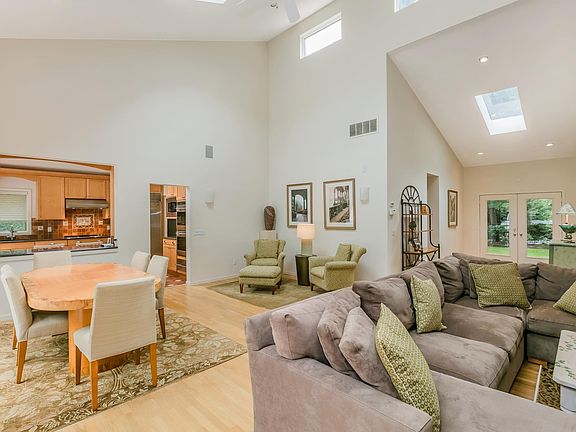 4th image of 11 Lacebark Ln