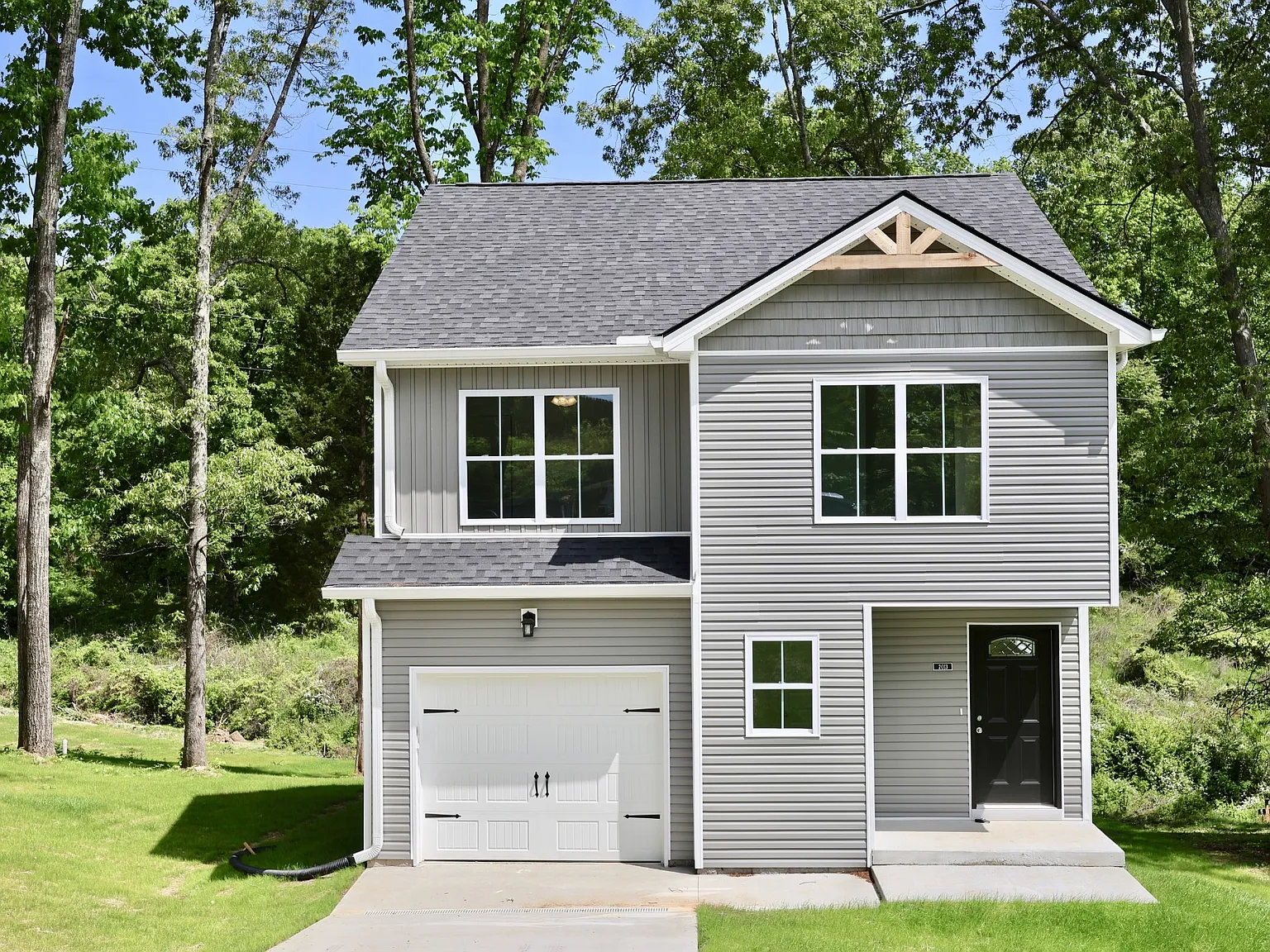3 bed, 2.5 bath, 1521 sqft, $1,695 — Photo 1