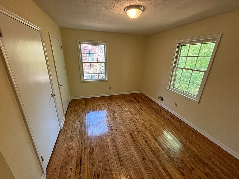 1084 Maryland Ave — Photo 9