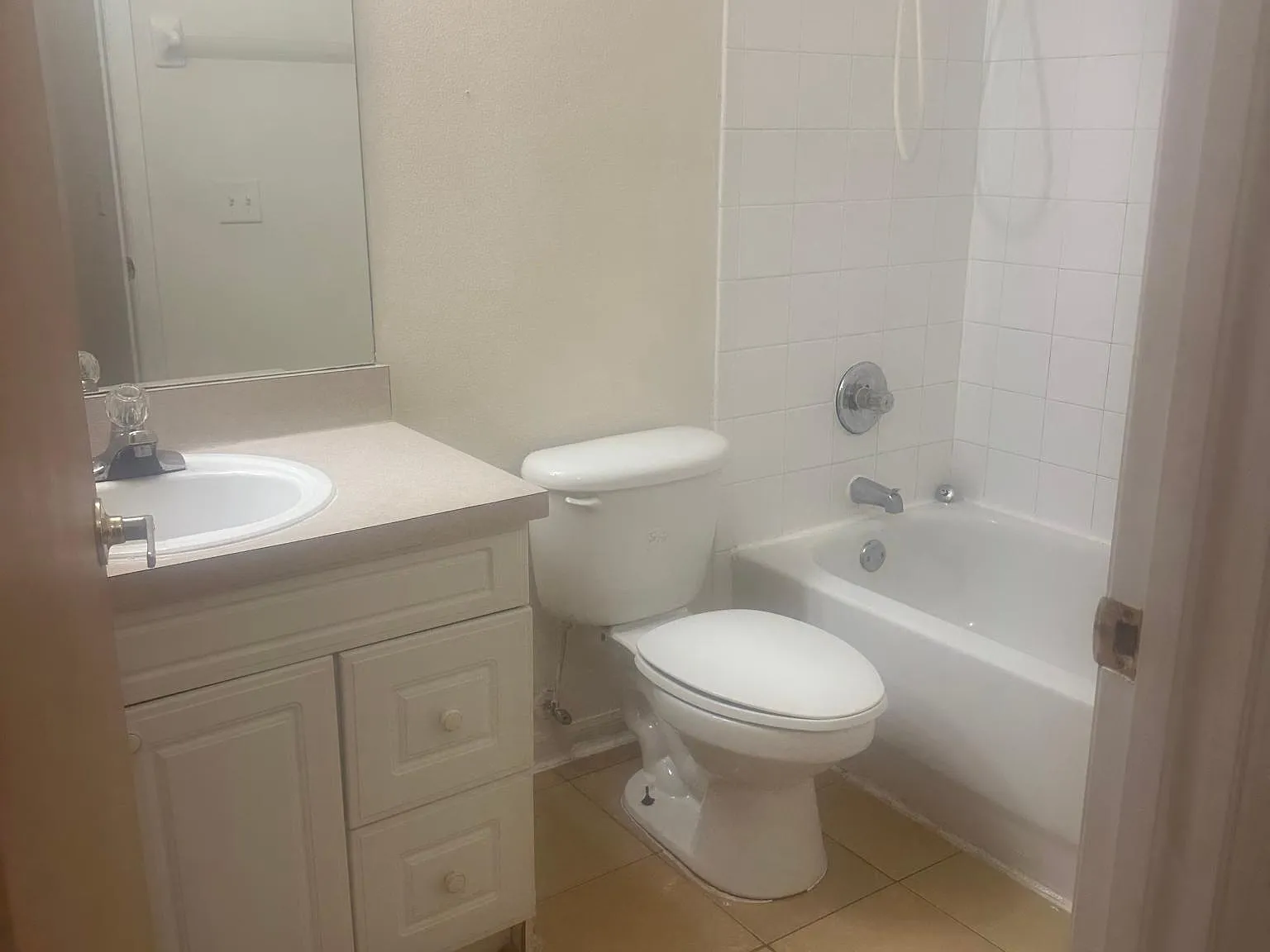914 Caribbean Dr — Photo 4
