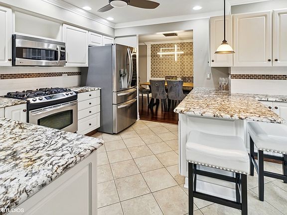 5th image of 929 N Camden Ln