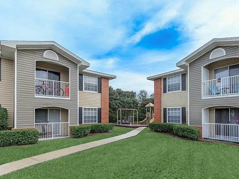 Lakeland Landing Apartments — Photo 11