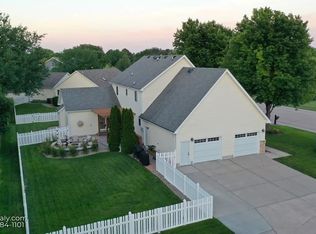 1622 Stagecoach Rd, Grand Island, NE 68801