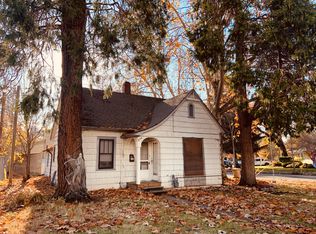 243 SW L St, Grants Pass, OR 97526