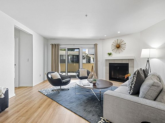 4th image of 2938 Kalmia Ave #17