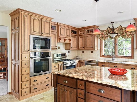 5th image of 482 Vandalia Dr