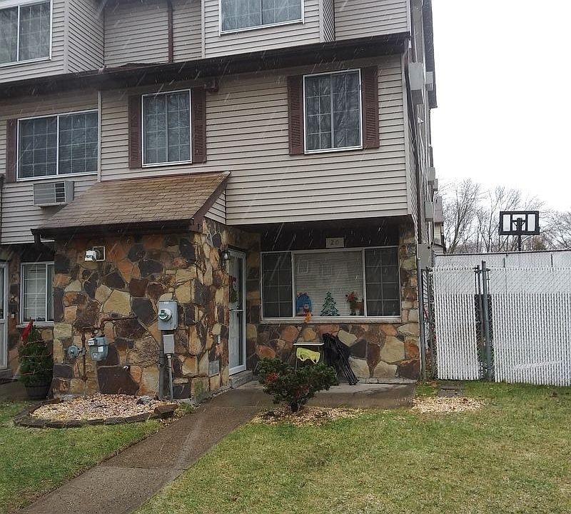 1st image of 20 Croft Ct #1