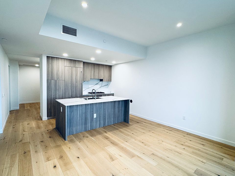 1st image of 10232 NE 10th St Unit 915
