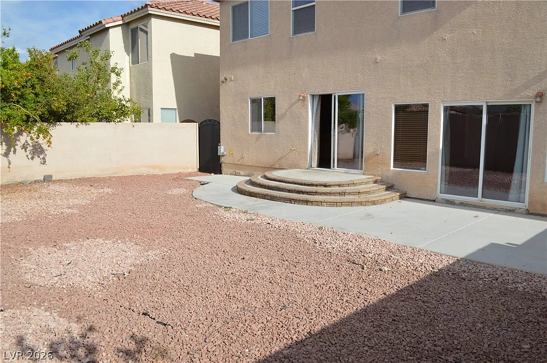 4 bed, 2.5 bath, 2370 sqft, $2,295 — Photo 4