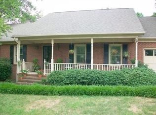 2722 Prince Dr, Lincolnton, NC 28092