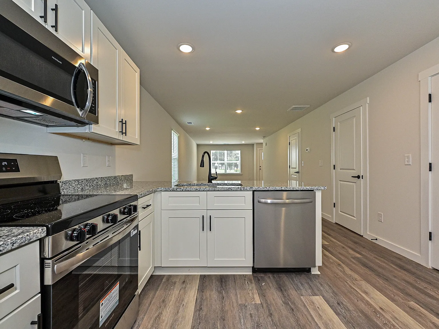 12thAveNE502 - 1 — Photo 4