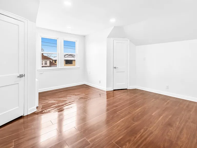 284 Macarthur Ave #2 — Photo 13