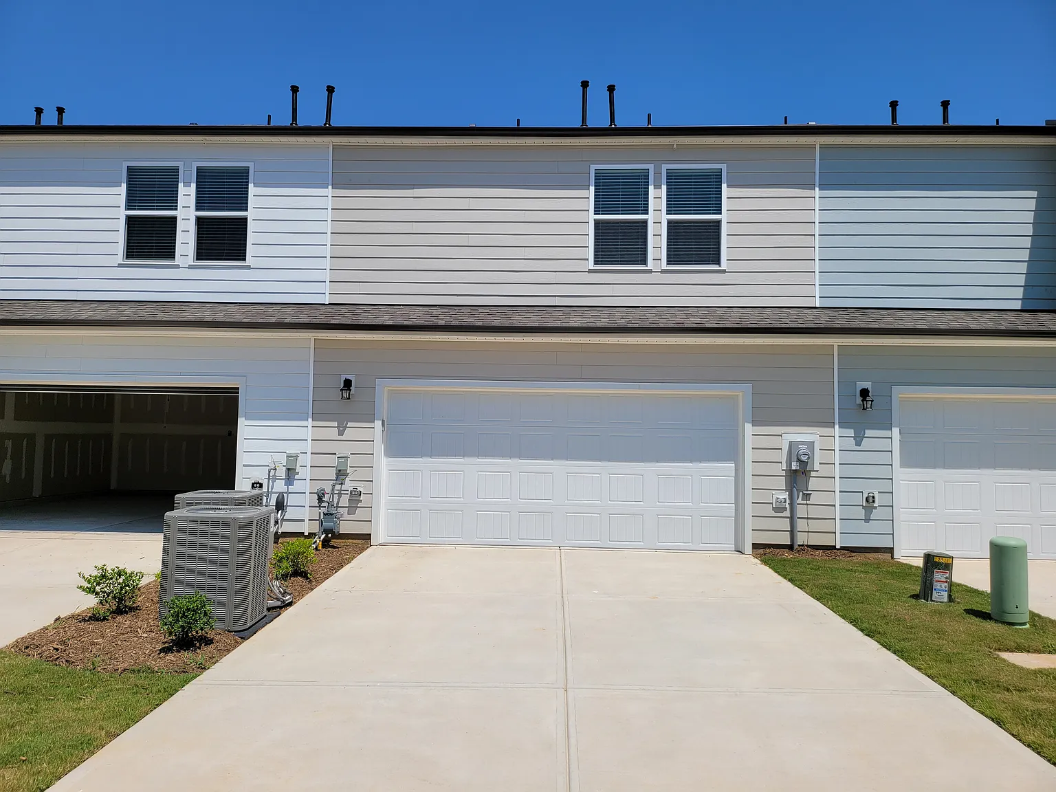 3 bed, 2.5 bath, 1735 sqft, $1,980 — Photo 3