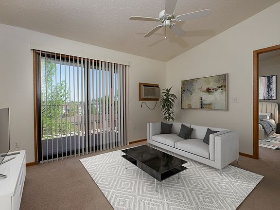 Fargo, ND Bridgeport Apartments | Living