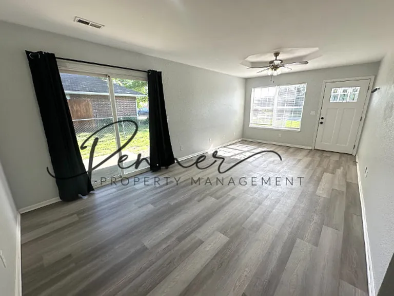 500B NE Austin St — Photo 3