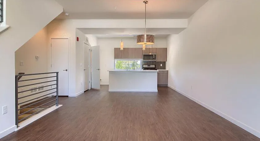 2 bed, 2.5 bath, 1200 sqft, $2,800 — Photo 3