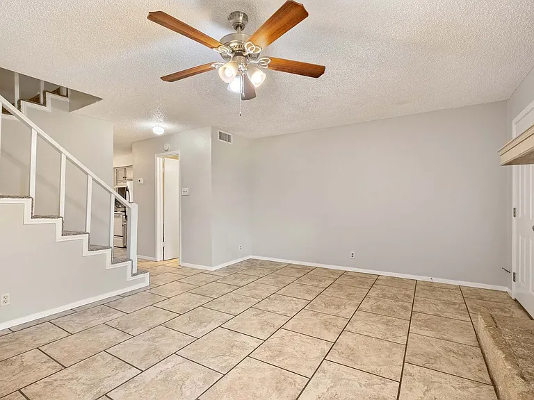 3904 Hudson Bend Rd #A — Photo 9