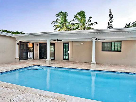 8320 102 St - Photo 2