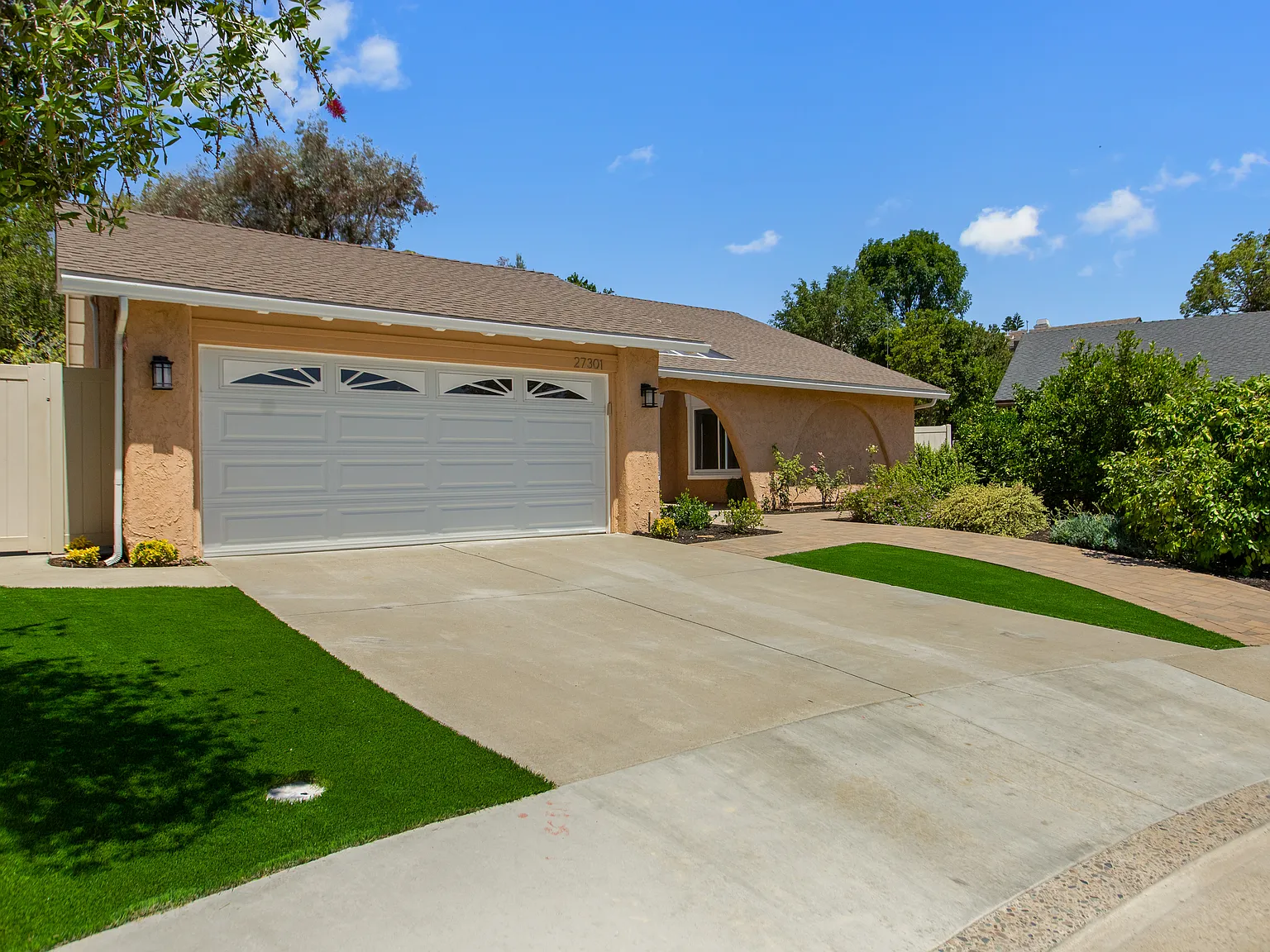4 bed, 1640 sqft, $6,350 — Photo 2