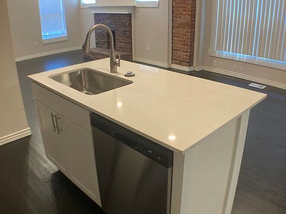 4th image of 1009 W 39th St #2W