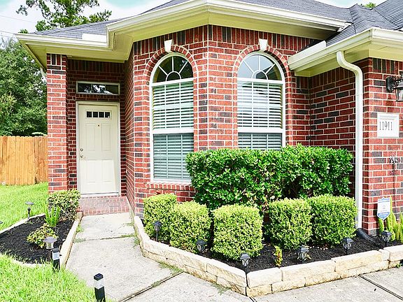 2nd image of 11911 Shallow Oaks Dr