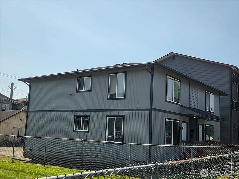 2nd image of 309 E 2nd